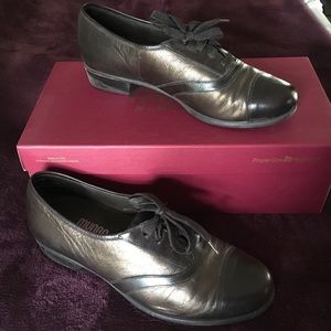 Munro Perfect Fit two-tone, metallic, Oxford